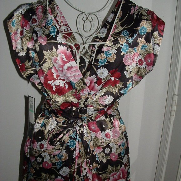 Silky Satin Oriental Pattern Cocktail Dress - Picture 6 of 6